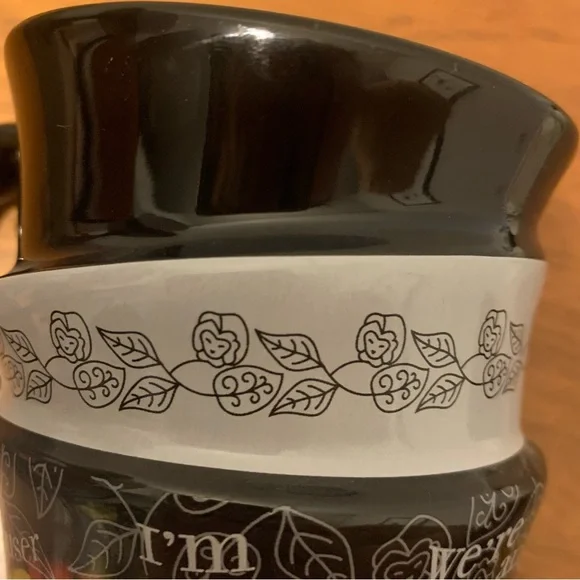 Alice in Wonderland Teacup - Picture 4 of 6